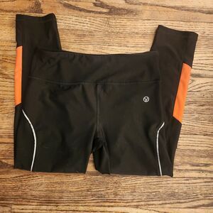 Vogo Black Athleisure Athletic Workout Orange Detail Capri Leggings Size Small